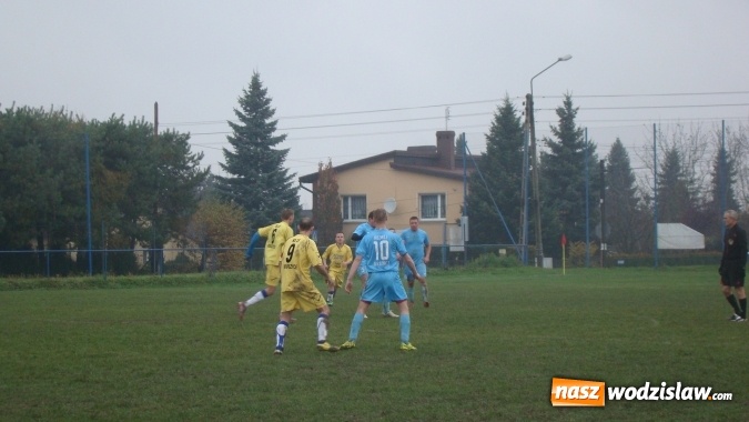 Zdjęcie w galerii na portalu naszwodzislaw.com: Rozw&oacute;j Bełsznica zwycięski w meczu na bagnie w Kokoszycach wiadomości z regionu