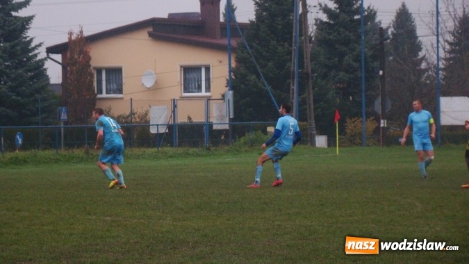 Zdjęcie w galerii na portalu naszwodzislaw.com: Rozw&oacute;j Bełsznica zwycięski w meczu na bagnie w Kokoszycach wiadomości z regionu