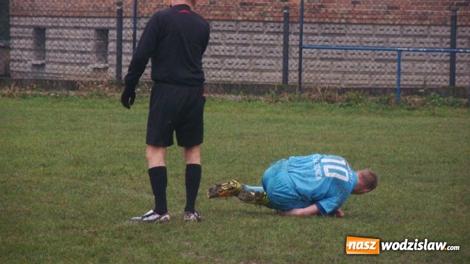 Zdjęcie w galerii na portalu naszwodzislaw.com: Rozw&oacute;j Bełsznica zwycięski w meczu na bagnie w Kokoszycach wiadomości z regionu