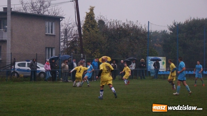 Zdjęcie w galerii na portalu naszwodzislaw.com: Rozw&oacute;j Bełsznica zwycięski w meczu na bagnie w Kokoszycach wiadomości z regionu