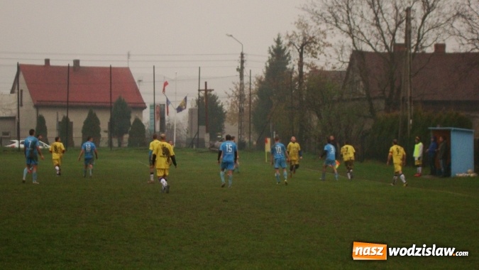 Zdjęcie w galerii na portalu naszwodzislaw.com: Rozw&oacute;j Bełsznica zwycięski w meczu na bagnie w Kokoszycach wiadomości z regionu