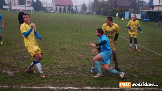 Zdjęcie w galerii na portalu naszwodzislaw.com: Rozw&oacute;j Bełsznica zwycięski w meczu na bagnie w Kokoszycach wiadomości z regionu