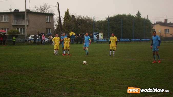 Zdjęcie w galerii na portalu naszwodzislaw.com: Rozw&oacute;j Bełsznica zwycięski w meczu na bagnie w Kokoszycach wiadomości z regionu