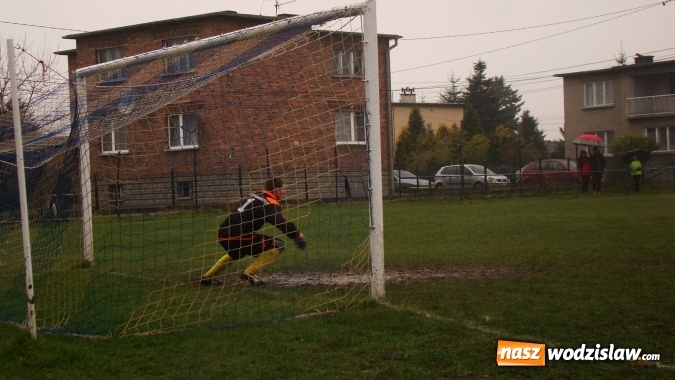 Zdjęcie w galerii na portalu naszwodzislaw.com: Rozw&oacute;j Bełsznica zwycięski w meczu na bagnie w Kokoszycach wiadomości z regionu