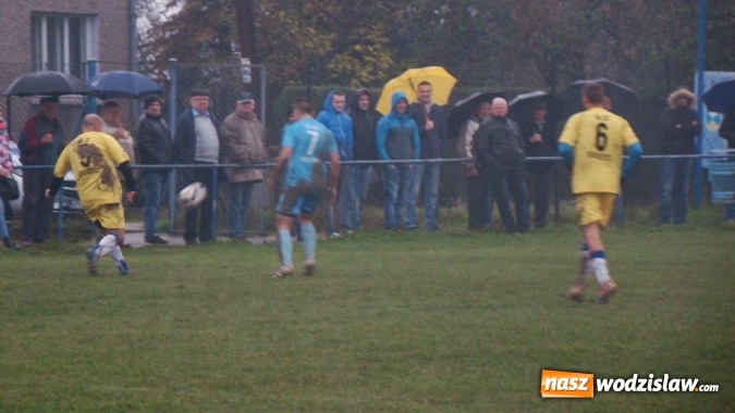 Zdjęcie w galerii na portalu naszwodzislaw.com: Rozw&oacute;j Bełsznica zwycięski w meczu na bagnie w Kokoszycach wiadomości z regionu