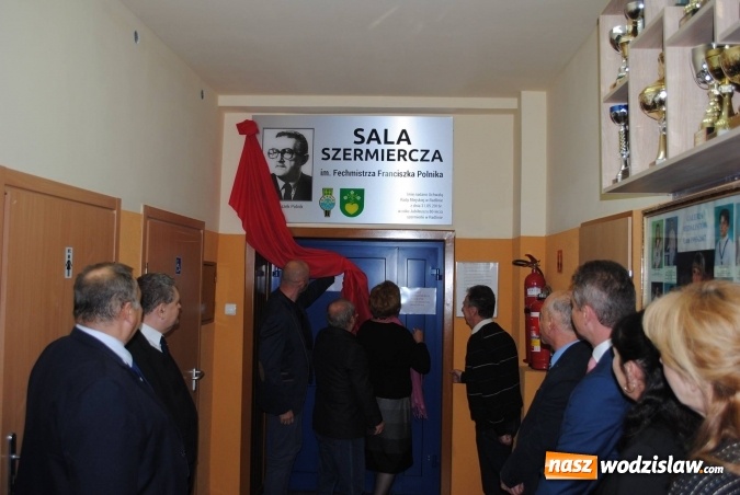 Zdjęcie w galerii na portalu naszwodzislaw.com: Radlin: Sala szermiercza z patronem. Odsłonięto tablicę ku czci Fechmistrza Polnika wiadomości z regionu
