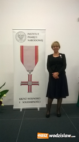 Zdjęcie w galerii na portalu naszwodzislaw.com: Nauczycielka Liceum Ogólnokształcącego im. Noblistów Polskich w Rydułtowach odznaczona Krzyżem Wolności i Solidarności  wiadomości z regionu