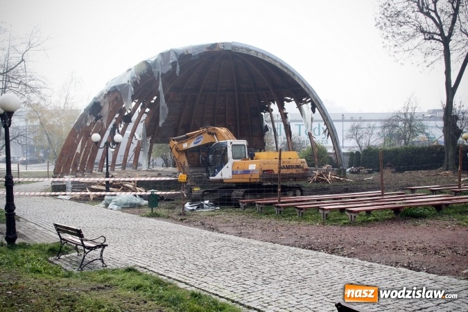 Zdjęcie w galerii na portalu naszwodzislaw.com: Ruszyło wyburzanie wodzisławskiej muszli koncertowej. FOTO wiadomości z regionu