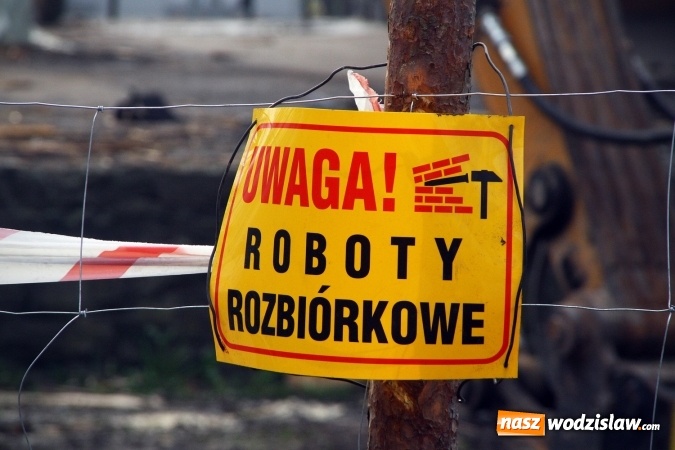 Zdjęcie w galerii na portalu naszwodzislaw.com: Ruszyło wyburzanie wodzisławskiej muszli koncertowej. FOTO wiadomości z regionu