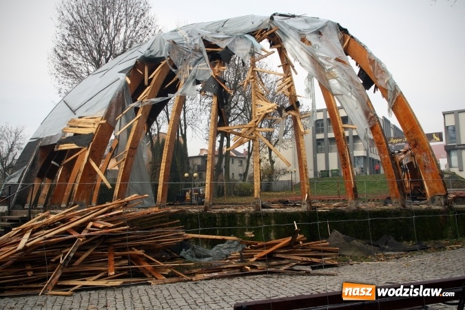 Zdjęcie w galerii na portalu naszwodzislaw.com: Ruszyło wyburzanie wodzisławskiej muszli koncertowej. FOTO wiadomości z regionu