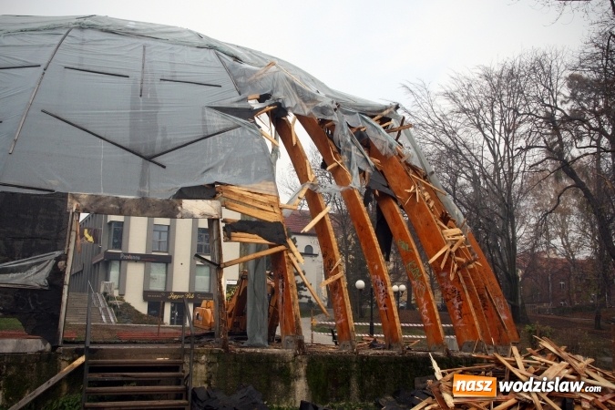 Zdjęcie w galerii na portalu naszwodzislaw.com: Ruszyło wyburzanie wodzisławskiej muszli koncertowej. FOTO wiadomości z regionu