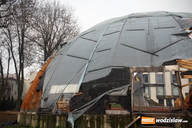 Zdjęcie w galerii na portalu naszwodzislaw.com: Ruszyło wyburzanie wodzisławskiej muszli koncertowej. FOTO wiadomości z regionu