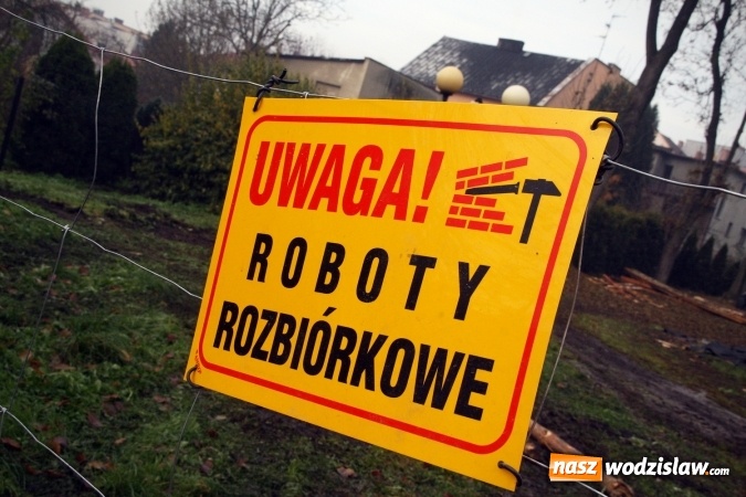 Zdjęcie w galerii na portalu naszwodzislaw.com: Ruszyło wyburzanie wodzisławskiej muszli koncertowej. FOTO wiadomości z regionu