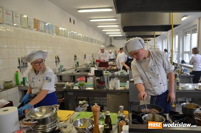 Zdjęcie w galerii na portalu naszwodzislaw.com: Młodzi kucharze z Katowic zwycięzcami Śląskiej Jesieni Kulinarnej w Wodzisławiu Śl. wiadomości z regionu