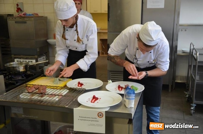 Zdjęcie w galerii na portalu naszwodzislaw.com: Młodzi kucharze z Katowic zwycięzcami Śląskiej Jesieni Kulinarnej w Wodzisławiu Śl. wiadomości z regionu