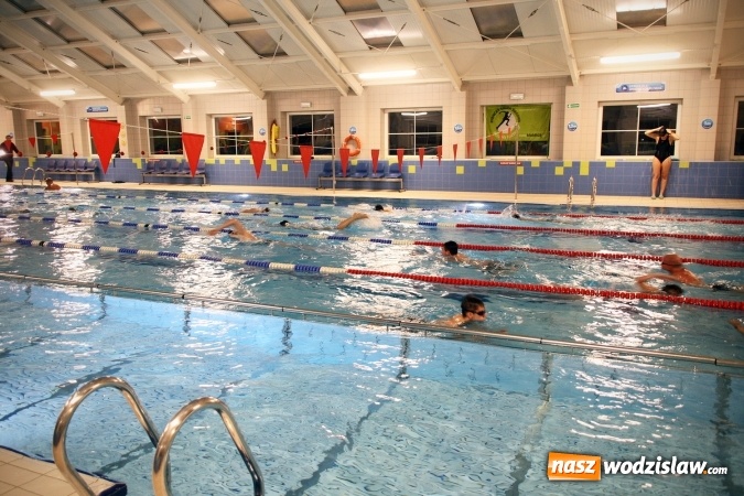Zdjęcie w galerii na portalu naszwodzislaw.com: 24-godzinny Maraton Pływacki zakończony sukcesem. Ponad 400 os&oacute;b wzięło udział w akcji wiadomości z regionu