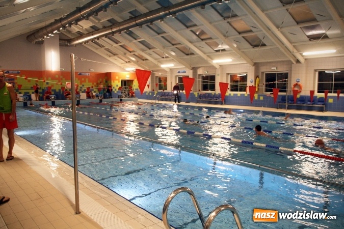 Zdjęcie w galerii na portalu naszwodzislaw.com: 24-godzinny Maraton Pływacki zakończony sukcesem. Ponad 400 os&oacute;b wzięło udział w akcji wiadomości z regionu
