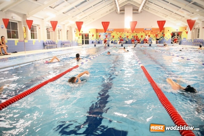 Zdjęcie w galerii na portalu naszwodzislaw.com: 24-godzinny Maraton Pływacki zakończony sukcesem. Ponad 400 os&oacute;b wzięło udział w akcji wiadomości z regionu