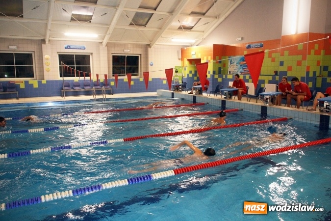 Zdjęcie w galerii na portalu naszwodzislaw.com: 24-godzinny Maraton Pływacki zakończony sukcesem. Ponad 400 os&oacute;b wzięło udział w akcji wiadomości z regionu