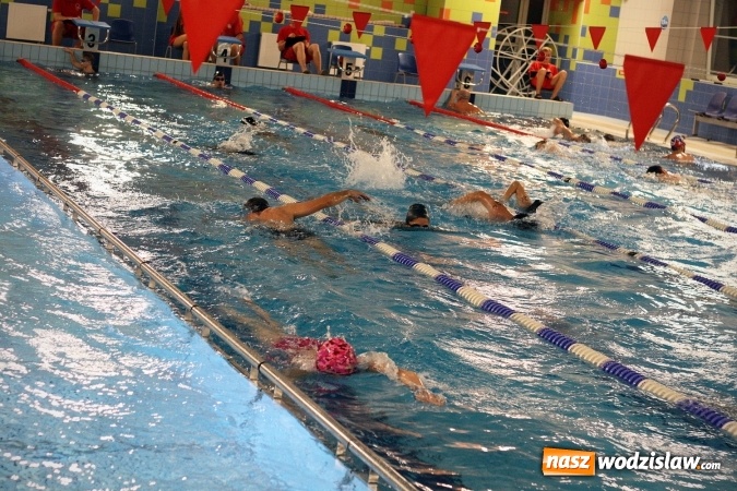 Zdjęcie w galerii na portalu naszwodzislaw.com: 24-godzinny Maraton Pływacki zakończony sukcesem. Ponad 400 os&oacute;b wzięło udział w akcji wiadomości z regionu