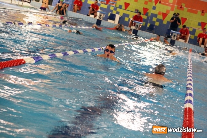 Zdjęcie w galerii na portalu naszwodzislaw.com: 24-godzinny Maraton Pływacki zakończony sukcesem. Ponad 400 os&oacute;b wzięło udział w akcji wiadomości z regionu