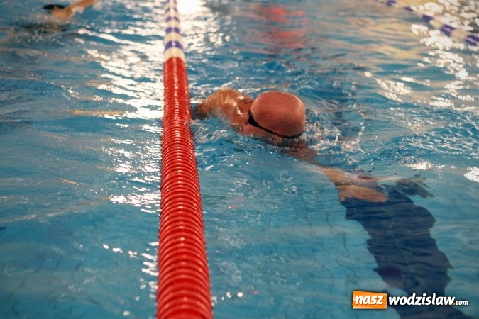 Zdjęcie w galerii na portalu naszwodzislaw.com: 24-godzinny Maraton Pływacki zakończony sukcesem. Ponad 400 os&oacute;b wzięło udział w akcji wiadomości z regionu
