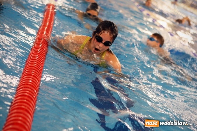 Zdjęcie w galerii na portalu naszwodzislaw.com: 24-godzinny Maraton Pływacki zakończony sukcesem. Ponad 400 os&oacute;b wzięło udział w akcji wiadomości z regionu