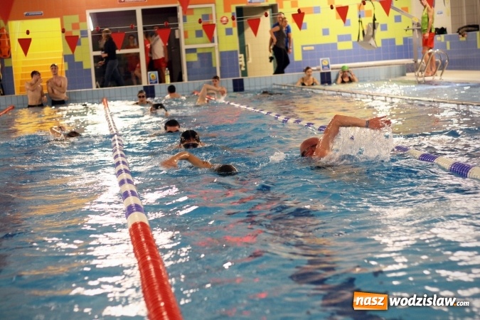 Zdjęcie w galerii na portalu naszwodzislaw.com: 24-godzinny Maraton Pływacki zakończony sukcesem. Ponad 400 os&oacute;b wzięło udział w akcji wiadomości z regionu