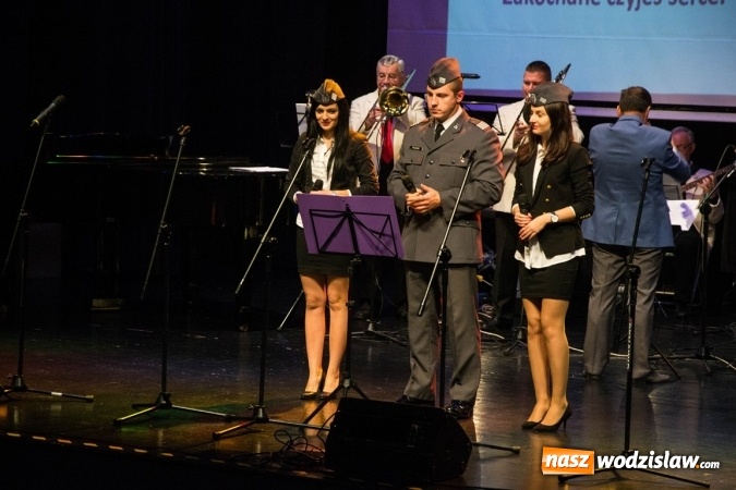 Zdjęcie w galerii na portalu naszwodzislaw.com: Patriotyczna nuta zabrzmiała w Rydułtowach  wiadomości z regionu