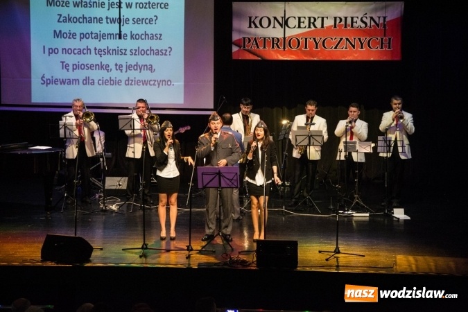 Zdjęcie w galerii na portalu naszwodzislaw.com: Patriotyczna nuta zabrzmiała w Rydułtowach  wiadomości z regionu