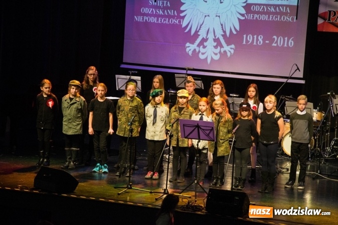 Zdjęcie w galerii na portalu naszwodzislaw.com: Patriotyczna nuta zabrzmiała w Rydułtowach  wiadomości z regionu