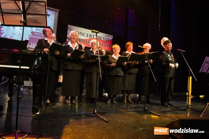 Zdjęcie w galerii na portalu naszwodzislaw.com: Patriotyczna nuta zabrzmiała w Rydułtowach  wiadomości z regionu