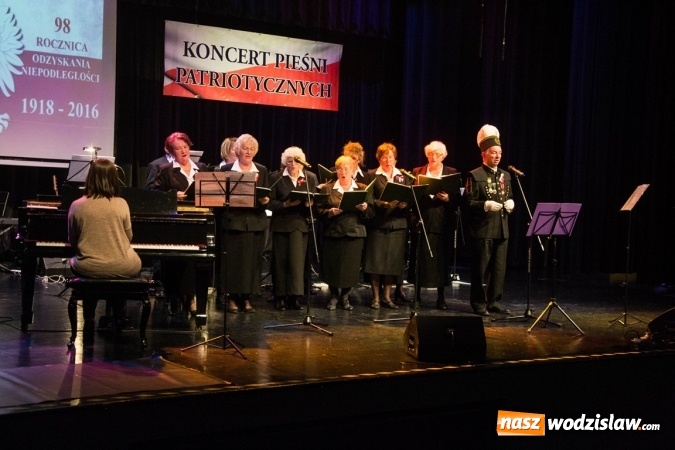 Zdjęcie w galerii na portalu naszwodzislaw.com: Patriotyczna nuta zabrzmiała w Rydułtowach  wiadomości z regionu