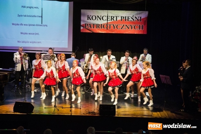 Zdjęcie w galerii na portalu naszwodzislaw.com: Patriotyczna nuta zabrzmiała w Rydułtowach  wiadomości z regionu