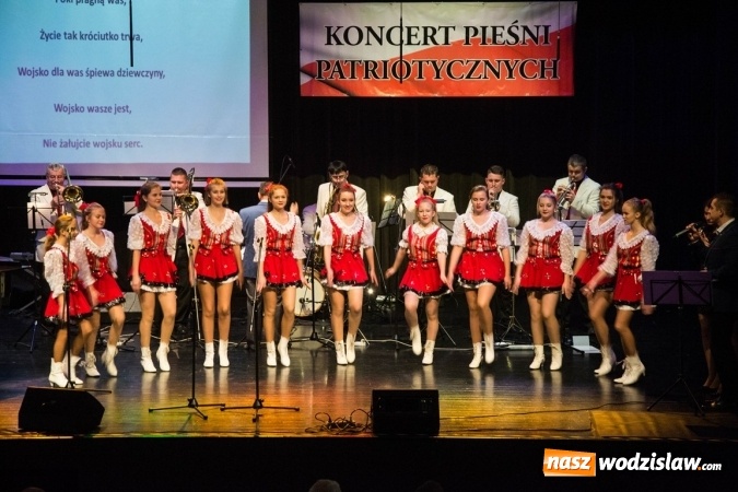 Zdjęcie w galerii na portalu naszwodzislaw.com: Patriotyczna nuta zabrzmiała w Rydułtowach  wiadomości z regionu