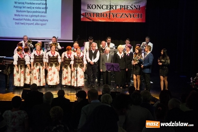 Zdjęcie w galerii na portalu naszwodzislaw.com: Patriotyczna nuta zabrzmiała w Rydułtowach  wiadomości z regionu