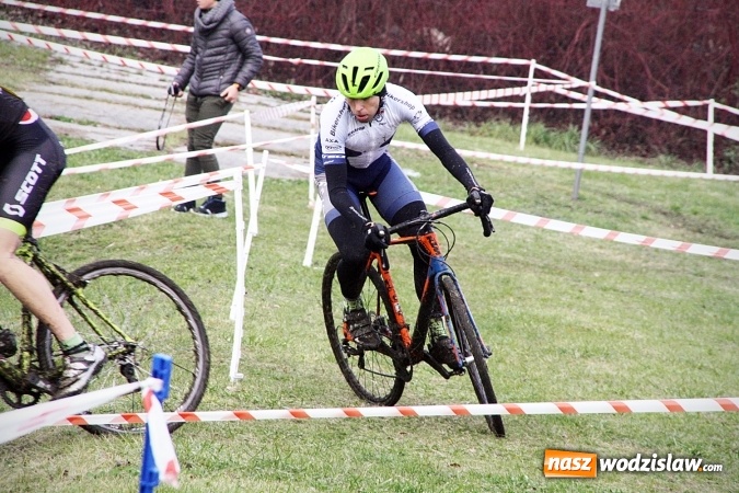 Zdjęcie w galerii na portalu naszwodzislaw.com: Emocje sportowe na wysokim poziomie. Mistrzostwa Rydułtów w kolarstwie przełajowym wiadomości z regionu