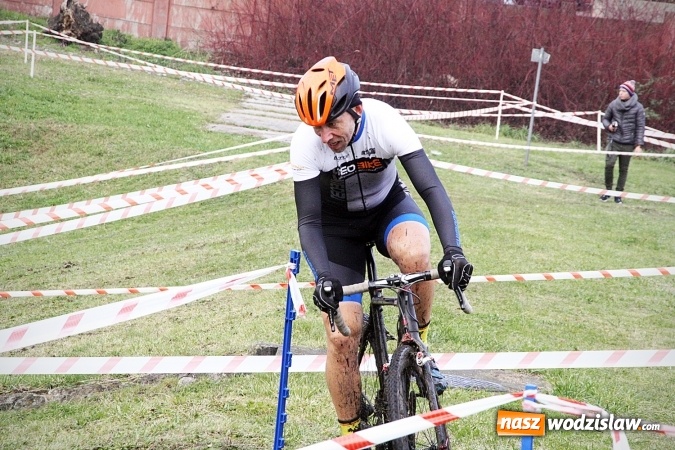 Zdjęcie w galerii na portalu naszwodzislaw.com: Emocje sportowe na wysokim poziomie. Mistrzostwa Rydułtów w kolarstwie przełajowym wiadomości z regionu