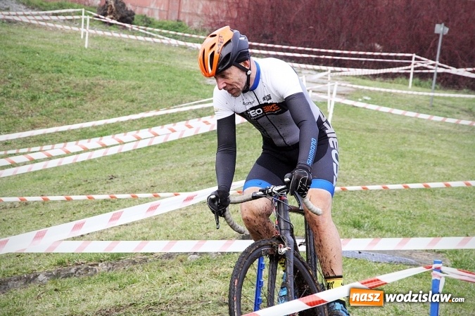 Zdjęcie w galerii na portalu naszwodzislaw.com: Emocje sportowe na wysokim poziomie. Mistrzostwa Rydułtów w kolarstwie przełajowym wiadomości z regionu