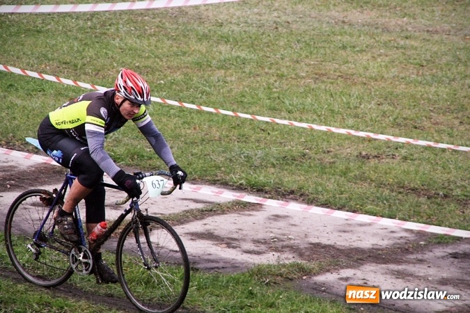 Zdjęcie w galerii na portalu naszwodzislaw.com: Emocje sportowe na wysokim poziomie. Mistrzostwa Rydułtów w kolarstwie przełajowym wiadomości z regionu