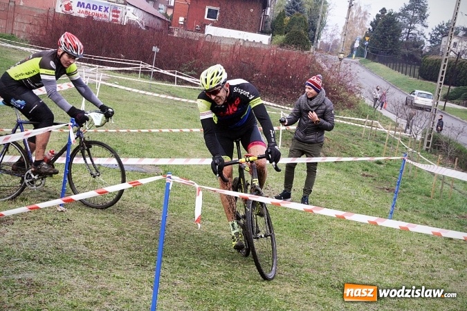 Zdjęcie w galerii na portalu naszwodzislaw.com: Emocje sportowe na wysokim poziomie. Mistrzostwa Rydułtów w kolarstwie przełajowym wiadomości z regionu