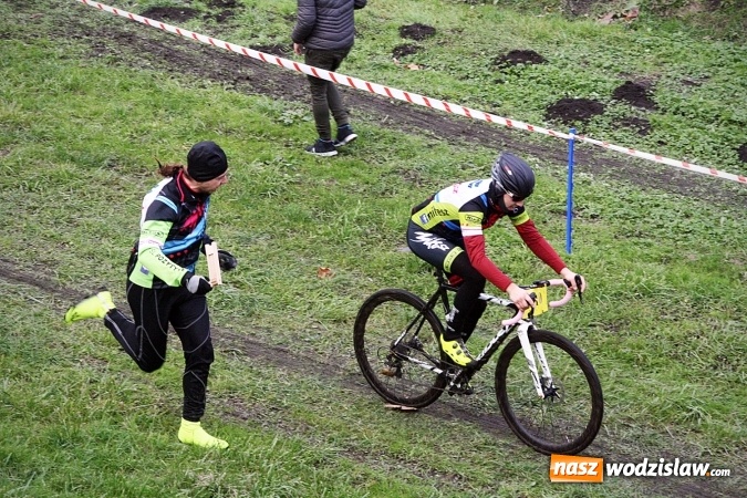 Zdjęcie w galerii na portalu naszwodzislaw.com: Emocje sportowe na wysokim poziomie. Mistrzostwa Rydułtów w kolarstwie przełajowym wiadomości z regionu