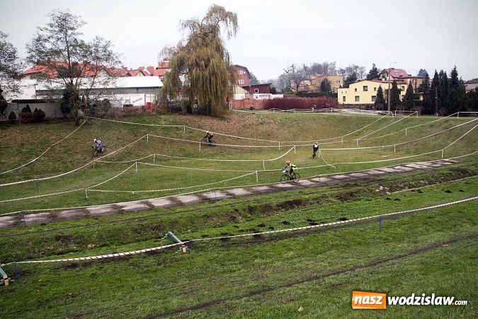 Zdjęcie w galerii na portalu naszwodzislaw.com: Emocje sportowe na wysokim poziomie. Mistrzostwa Rydułtów w kolarstwie przełajowym wiadomości z regionu