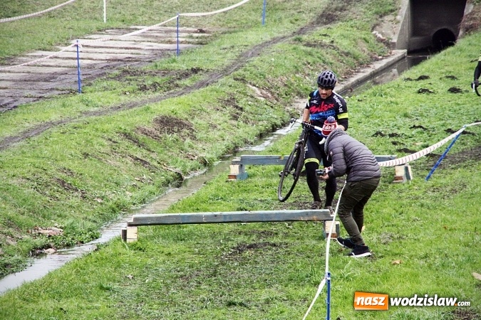 Zdjęcie w galerii na portalu naszwodzislaw.com: Emocje sportowe na wysokim poziomie. Mistrzostwa Rydułtów w kolarstwie przełajowym wiadomości z regionu