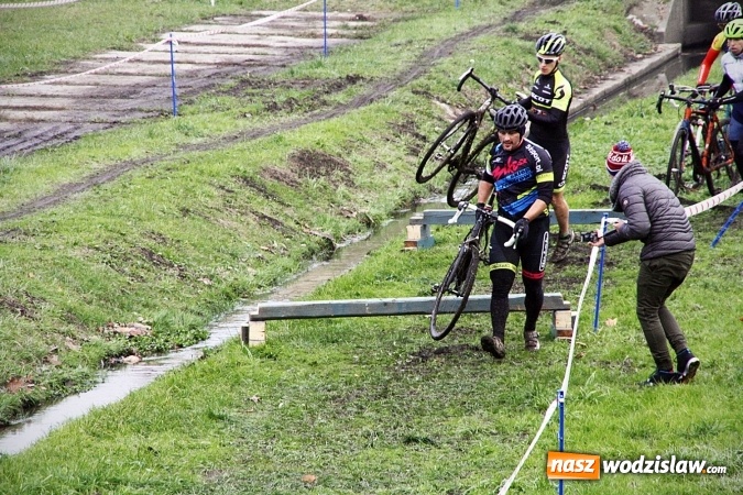 Zdjęcie w galerii na portalu naszwodzislaw.com: Emocje sportowe na wysokim poziomie. Mistrzostwa Rydułtów w kolarstwie przełajowym wiadomości z regionu