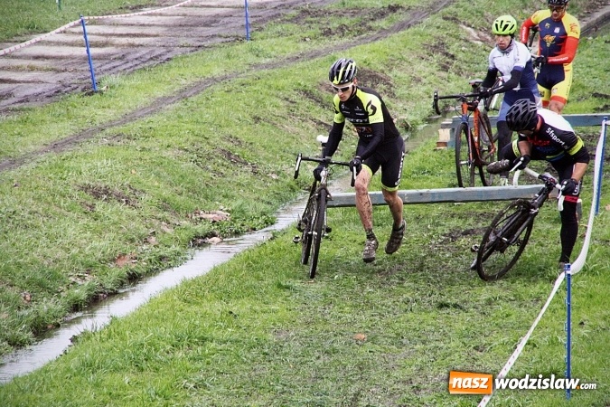 Zdjęcie w galerii na portalu naszwodzislaw.com: Emocje sportowe na wysokim poziomie. Mistrzostwa Rydułtów w kolarstwie przełajowym wiadomości z regionu