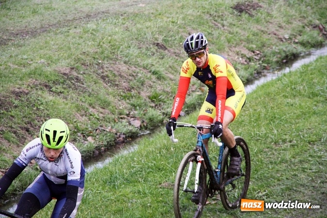 Zdjęcie w galerii na portalu naszwodzislaw.com: Emocje sportowe na wysokim poziomie. Mistrzostwa Rydułtów w kolarstwie przełajowym wiadomości z regionu
