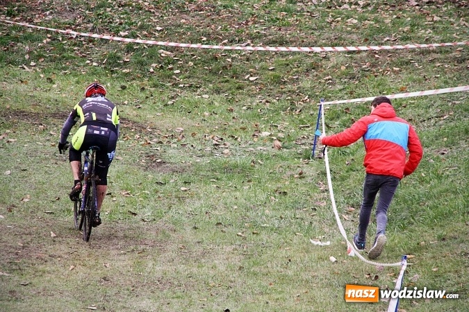 Zdjęcie w galerii na portalu naszwodzislaw.com: Emocje sportowe na wysokim poziomie. Mistrzostwa Rydułtów w kolarstwie przełajowym wiadomości z regionu