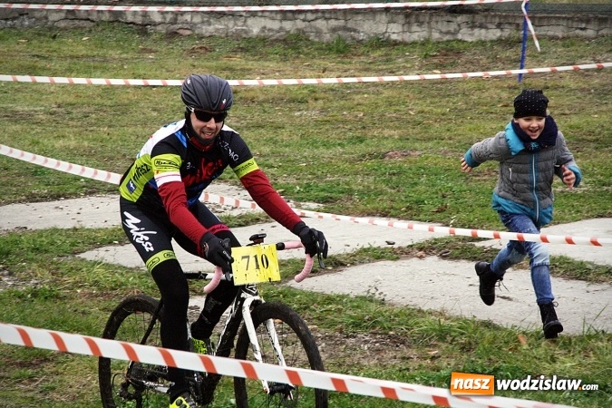 Zdjęcie w galerii na portalu naszwodzislaw.com: Emocje sportowe na wysokim poziomie. Mistrzostwa Rydułtów w kolarstwie przełajowym wiadomości z regionu
