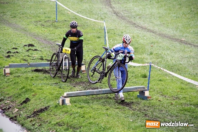 Zdjęcie w galerii na portalu naszwodzislaw.com: Emocje sportowe na wysokim poziomie. Mistrzostwa Rydułtów w kolarstwie przełajowym wiadomości z regionu